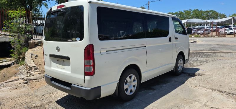  29975  TOYOTA HIACE  2017  