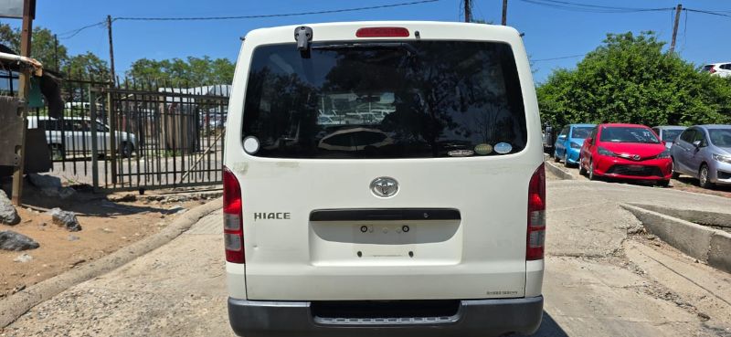  29975  TOYOTA HIACE  2017  