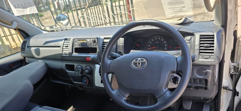  29975  TOYOTA HIACE  2017  