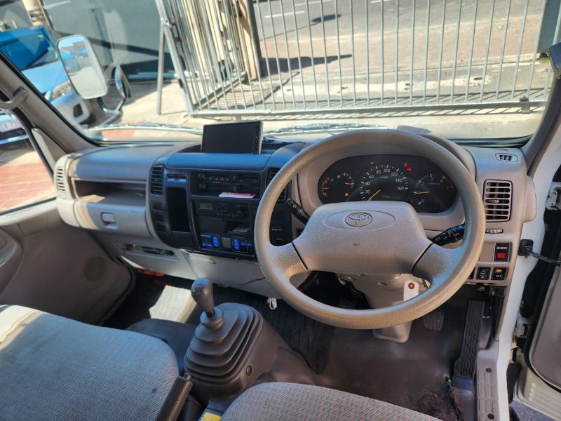  29979  TOYOTA DYNA  2002  