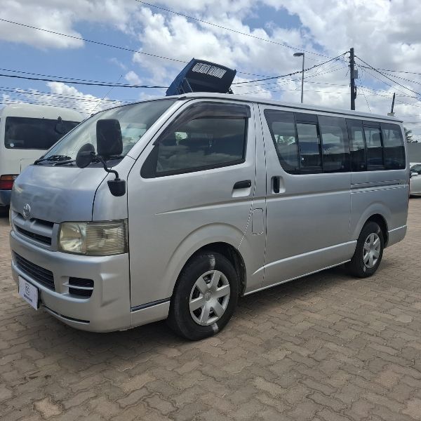  29980  TOYOTA HIACE  2005 