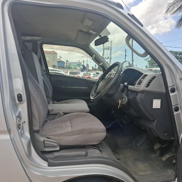  29980  TOYOTA HIACE  2005  