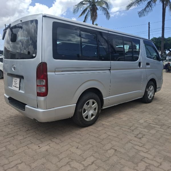  29980  TOYOTA HIACE  2005  