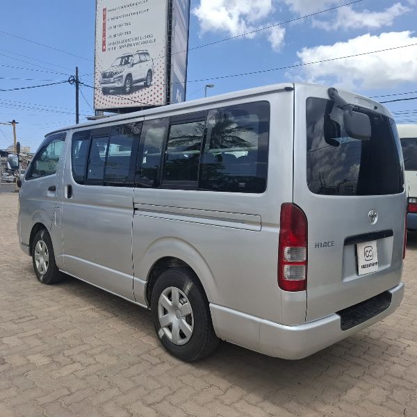  29980  TOYOTA HIACE  2005  