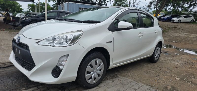  29993  TOYOTA AQUA  2016 