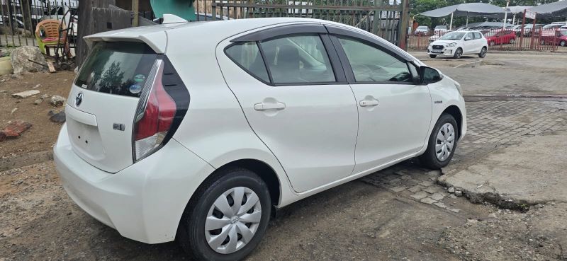  29993  TOYOTA AQUA  2016  