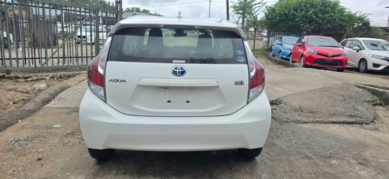  29993  TOYOTA AQUA  2016  
