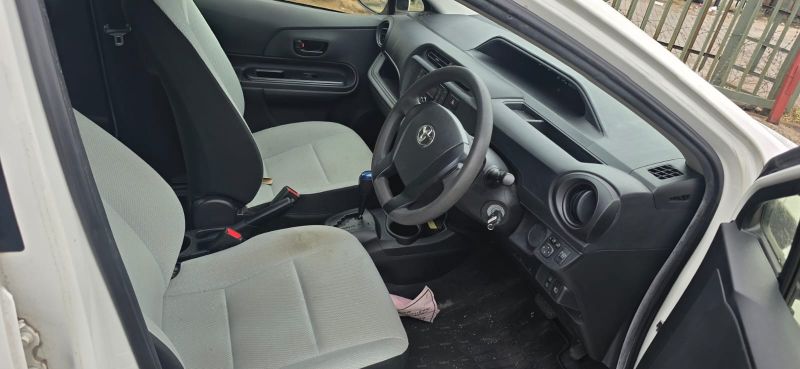  29993  TOYOTA AQUA  2016  