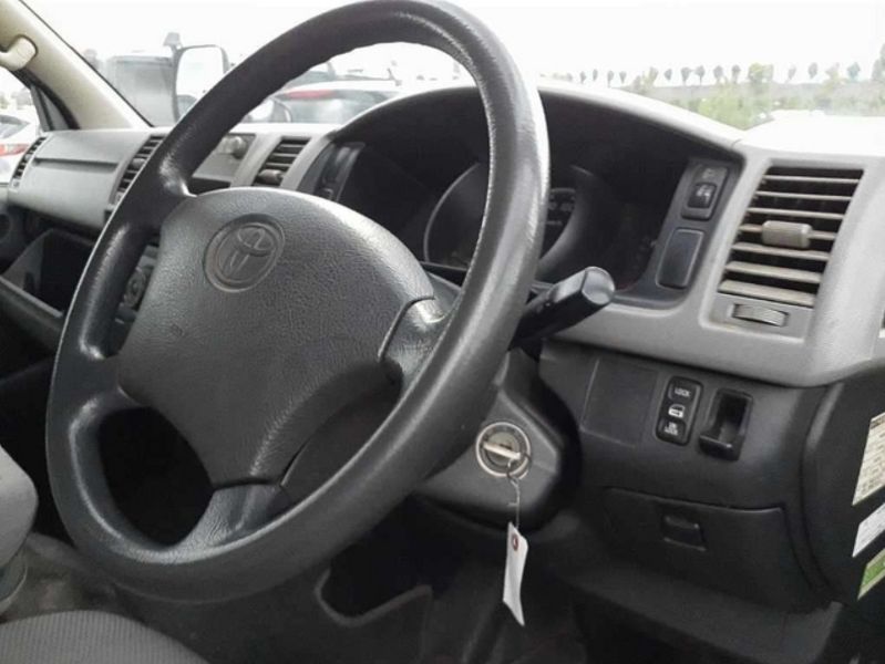  29996  TOYOTA HIACE  2006  