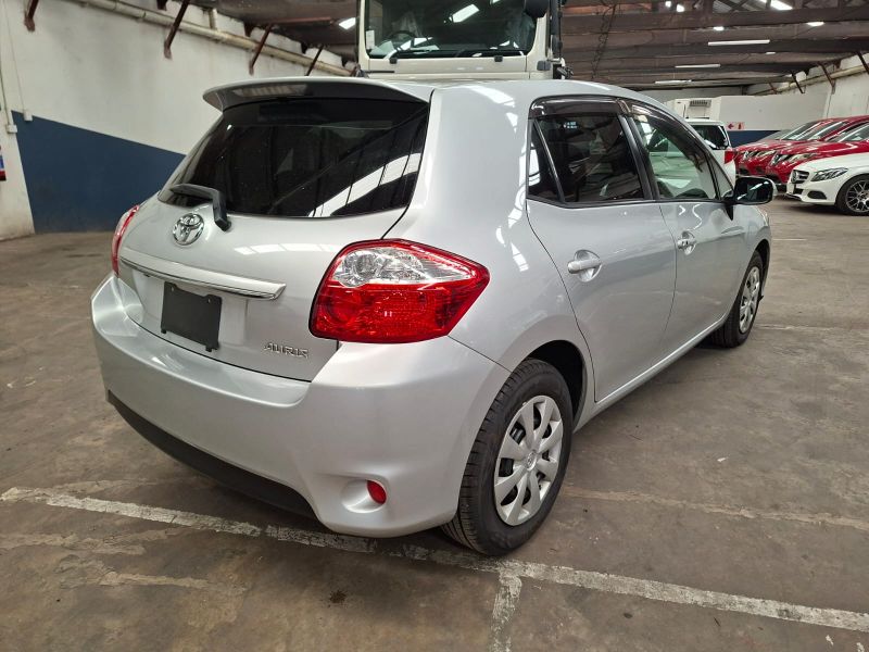  29999  TOYOTA AURIS  2010  