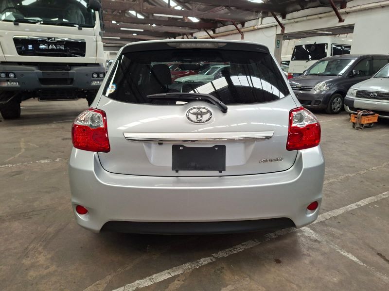  29999  TOYOTA AURIS  2010  