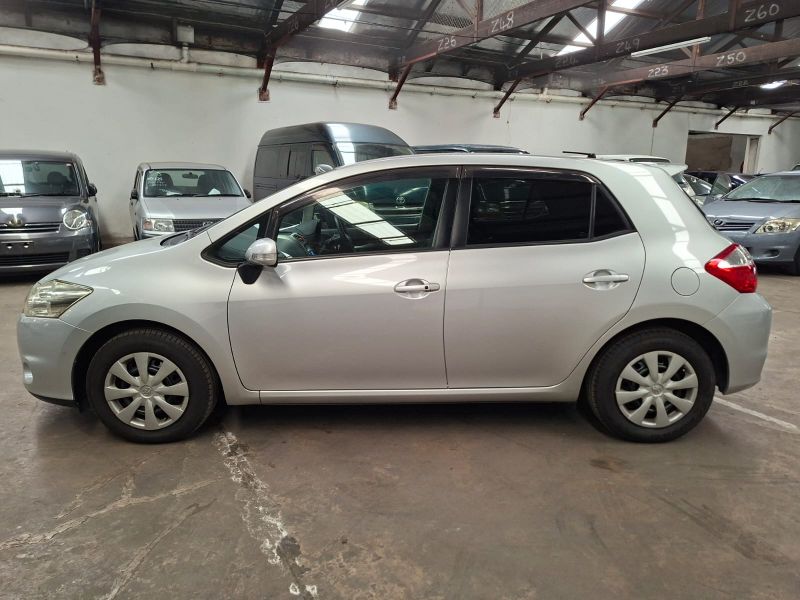  29999  TOYOTA AURIS  2010  