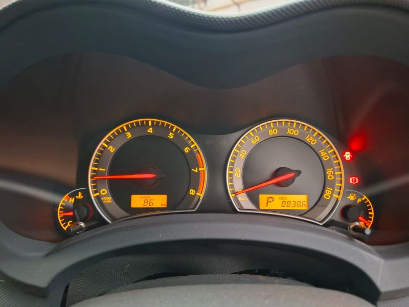  29999  TOYOTA AURIS  2010  