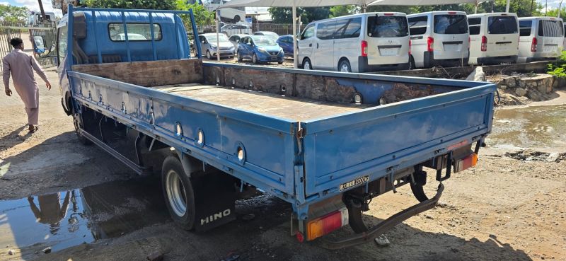  30001  HINO DUTRO  2003  