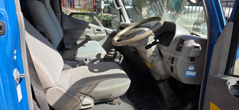  30001  HINO DUTRO  2003  