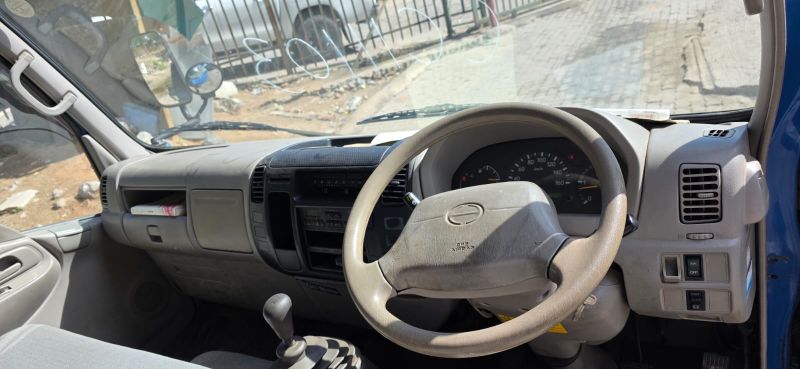  30001  HINO DUTRO  2003  