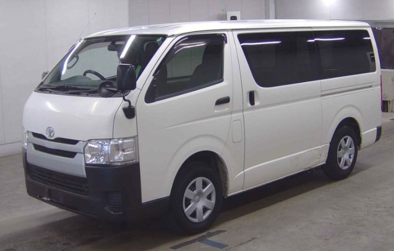  30013  TOYOTA REGIUS  2016  