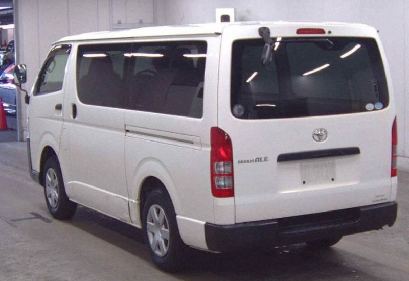  30013  TOYOTA REGIUS  2016  