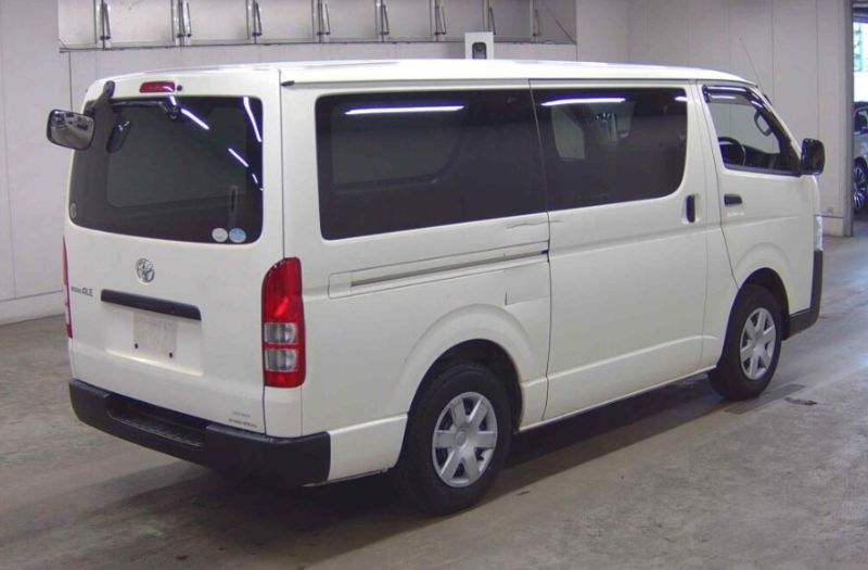  30013  TOYOTA REGIUS  2016  