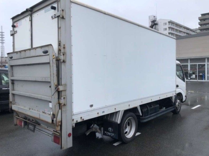  30021  TOYOTA DYNA  2002  