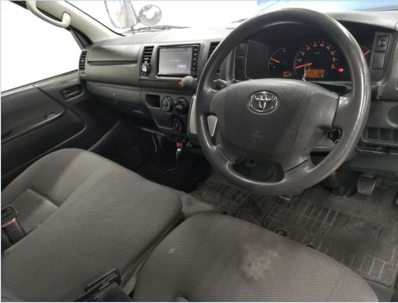  30022  TOYOTA REGIUS  2017  