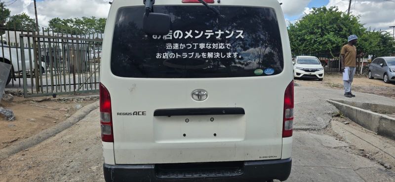  30022  TOYOTA REGIUS  2017  