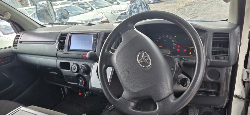  30022  TOYOTA REGIUS  2017  