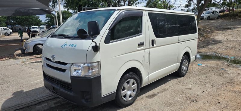  30022  TOYOTA REGIUS  2017 