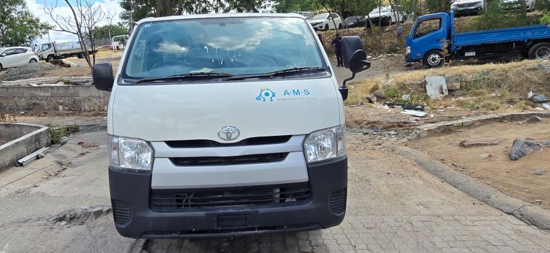  30022  TOYOTA REGIUS  2017  