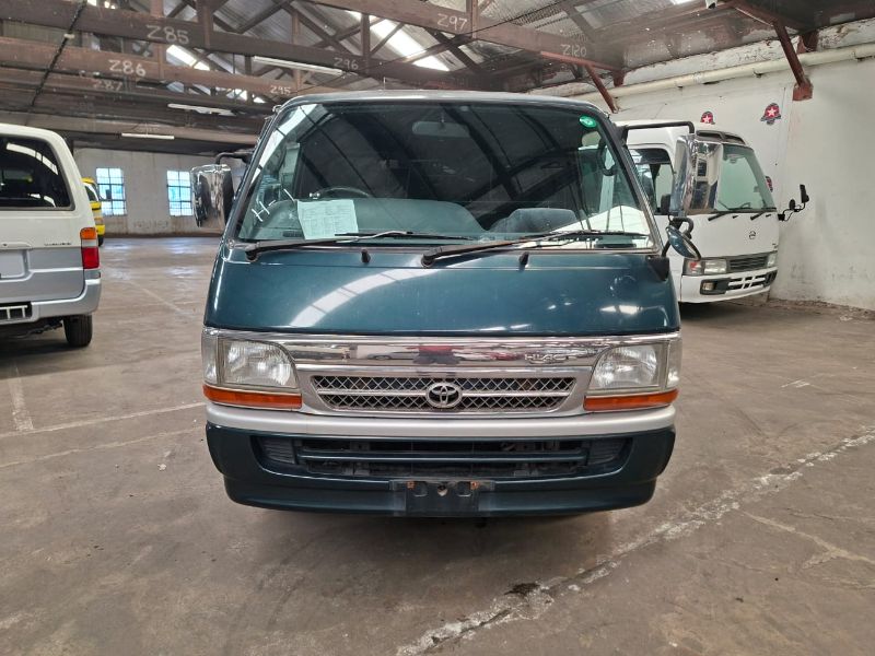  30028  TOYOTA HIACE  2004 