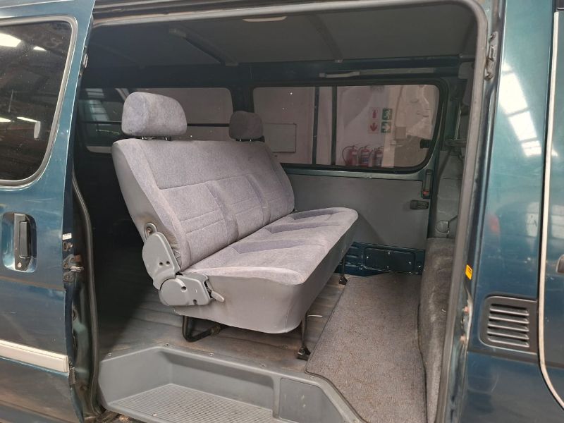  30028  TOYOTA HIACE  2004  