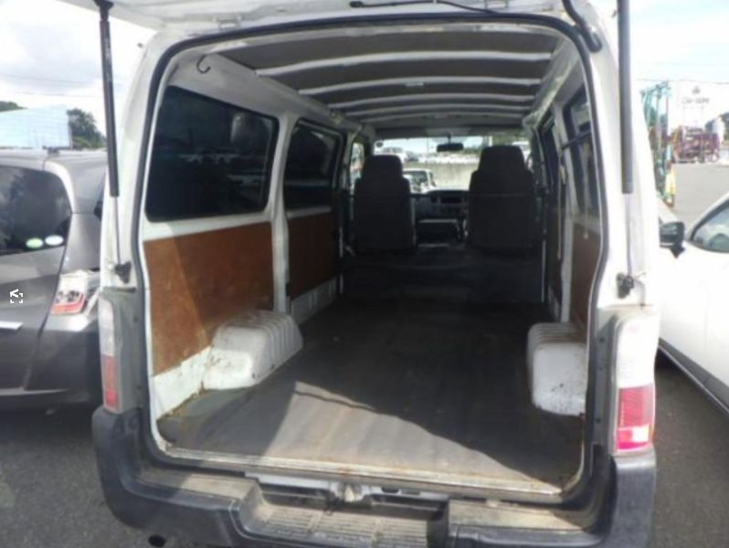  30033  NISSAN CARAVAN  2003  