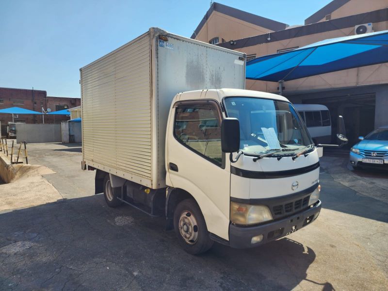  30037  HINO DUTRO  2002  