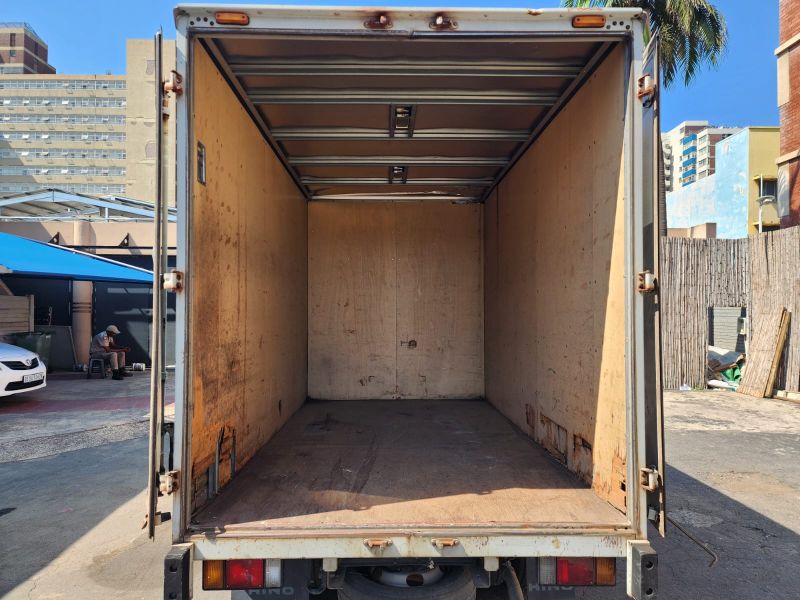  30037  HINO DUTRO  2002  