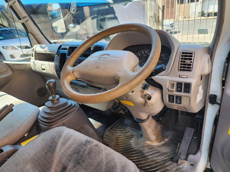  30037  HINO DUTRO  2002  