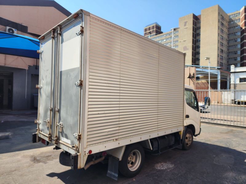  30037  HINO DUTRO  2002  