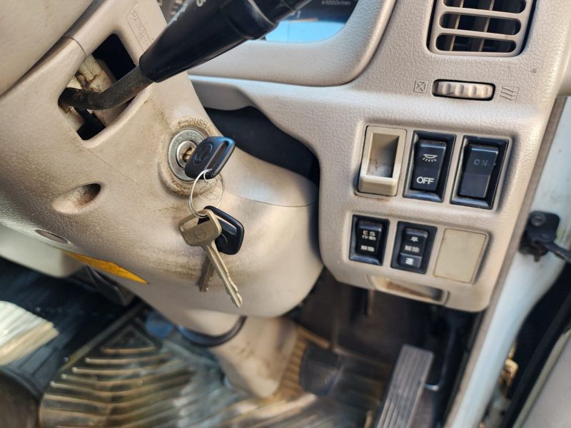  30037  HINO DUTRO  2002  