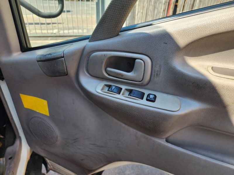  30037  HINO DUTRO  2002  