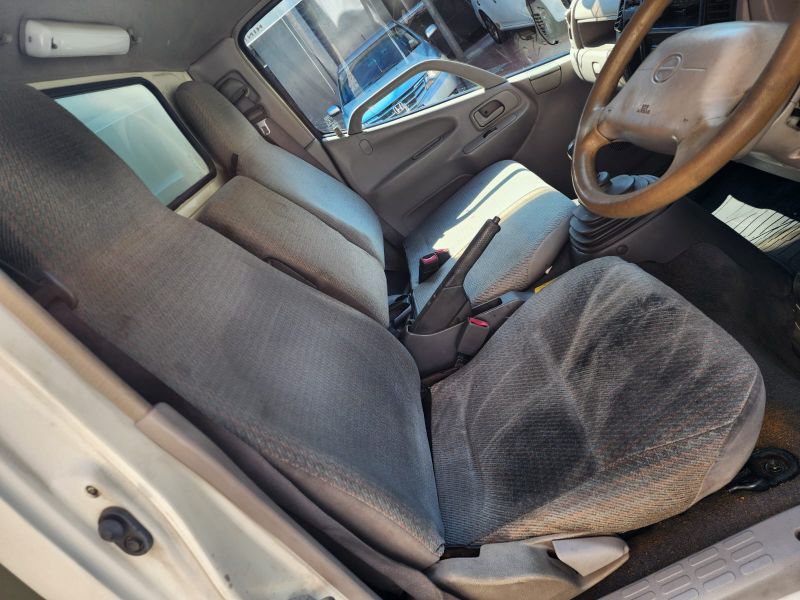  30037  HINO DUTRO  2002  