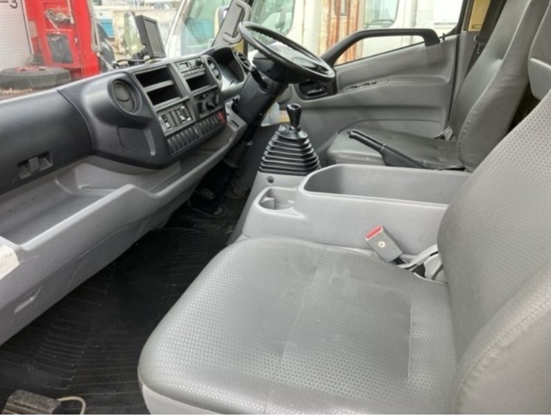  30040  HINO DUTRO  2012  