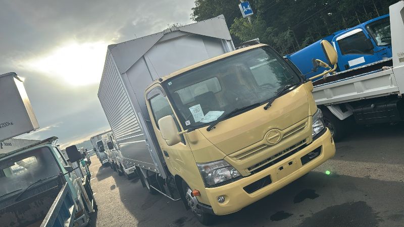  30040  HINO DUTRO  2012  