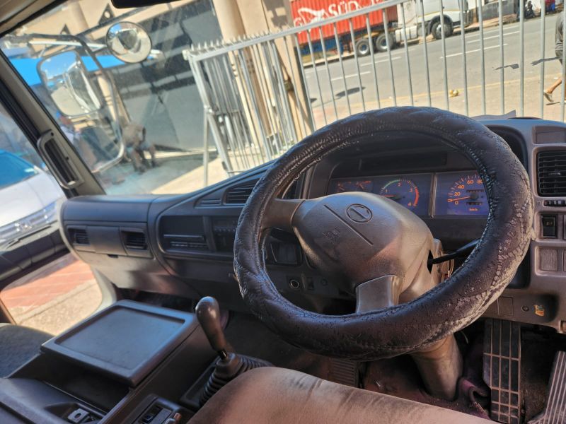  30043  HINO RANGER  2001  