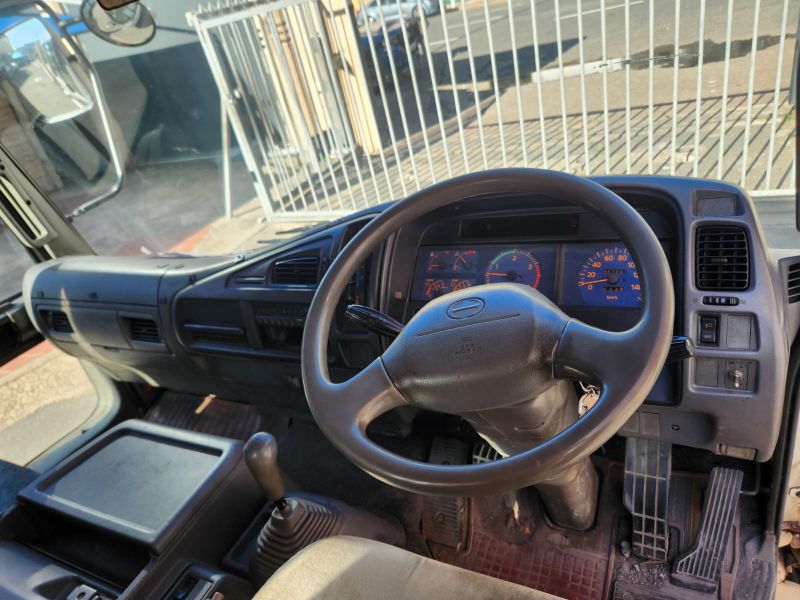  30044  HINO RANGER  2001  