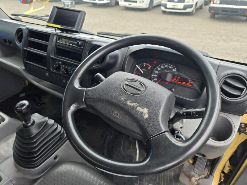  30045  HINO DUTRO  2012  