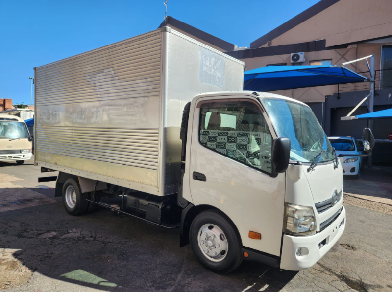  30045  HINO DUTRO  2012 