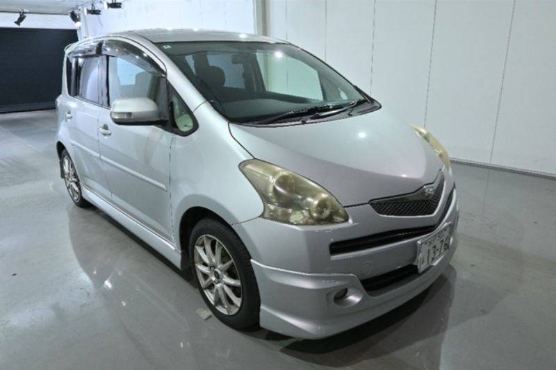  30049  TOYOTA RACTIS  2010 