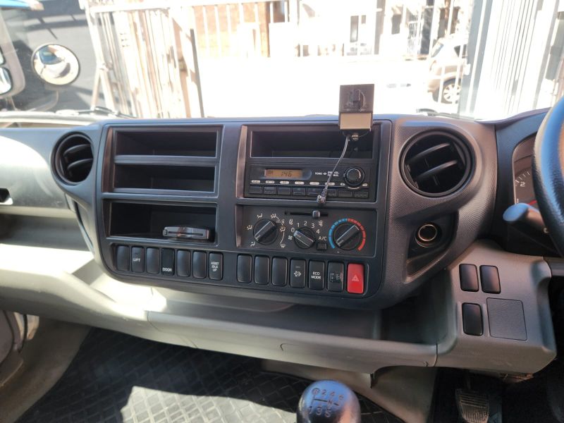  30051  TOYOTA DYNA  2013  