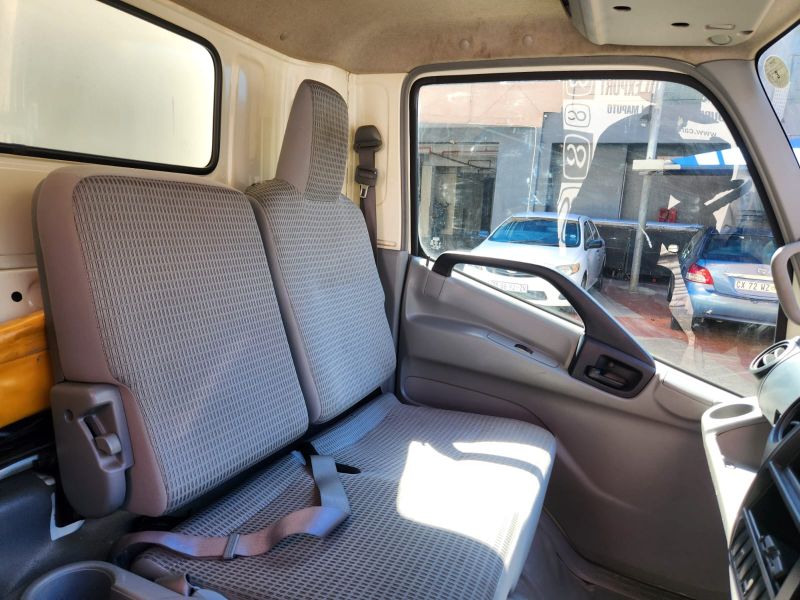  30051  TOYOTA DYNA  2013  