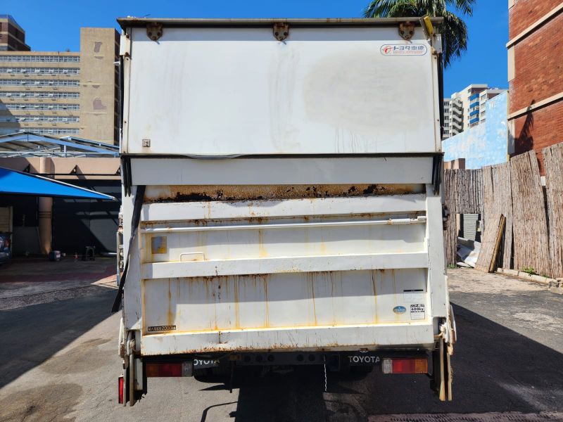  30051  TOYOTA DYNA  2013  