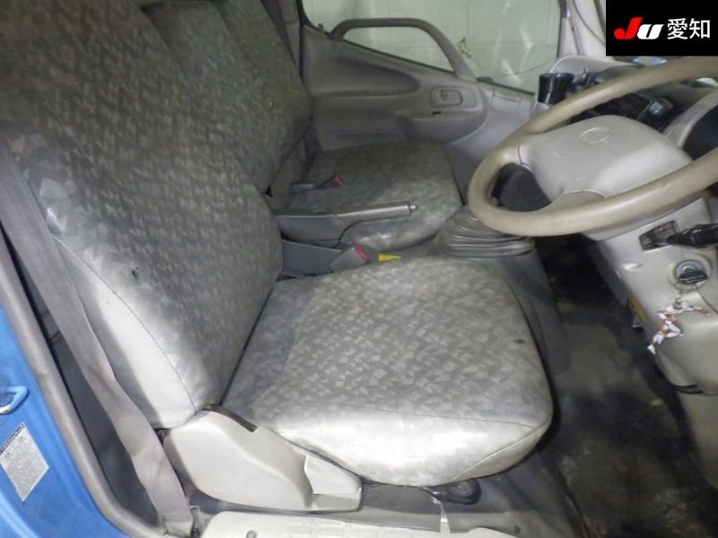  30064  HINO DUTRO  2001  